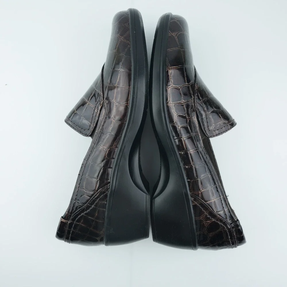 Clarks Loafers Women 8M Brown Croc‎ Embossed Patent Wedge Bendables 38634